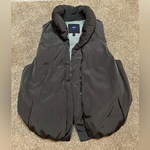 GAP Women’s Dark Charcoal Puffer Vest